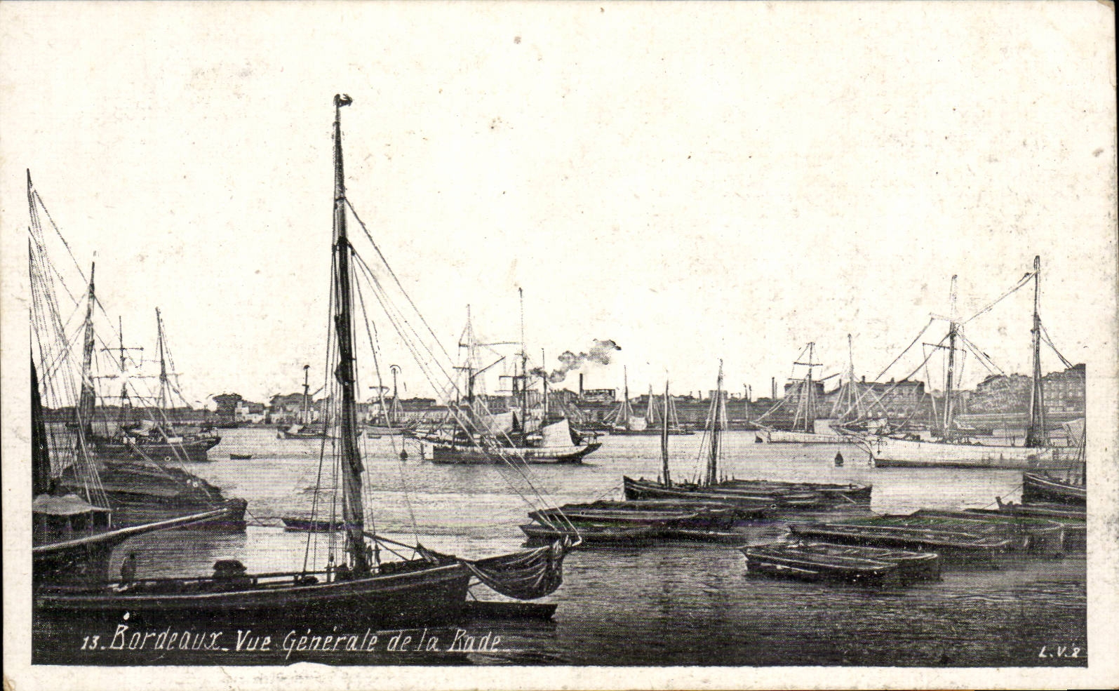 Bordeaux CPA View of the roads (boats)