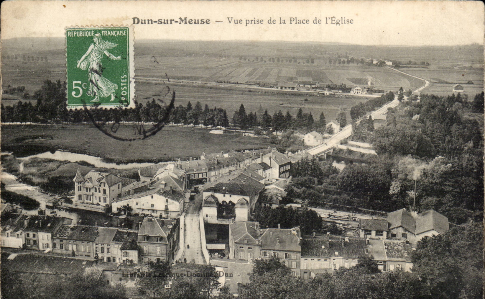 Dun on Meuse - Seen from of the Place the Church - CPA