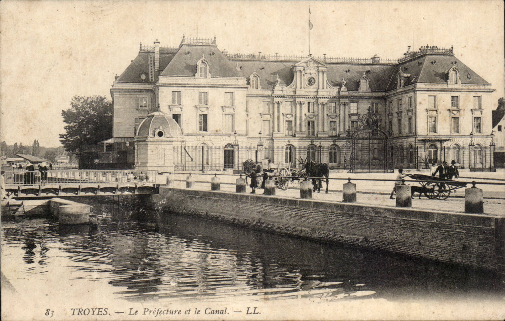 Troyes CPA prefecture and the canal