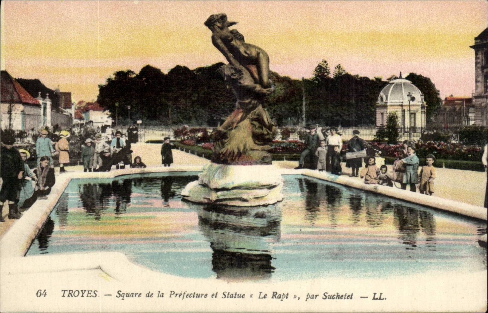 Troyes CPA Public garden of the prefecture and Statue the Abduction by Suchetet