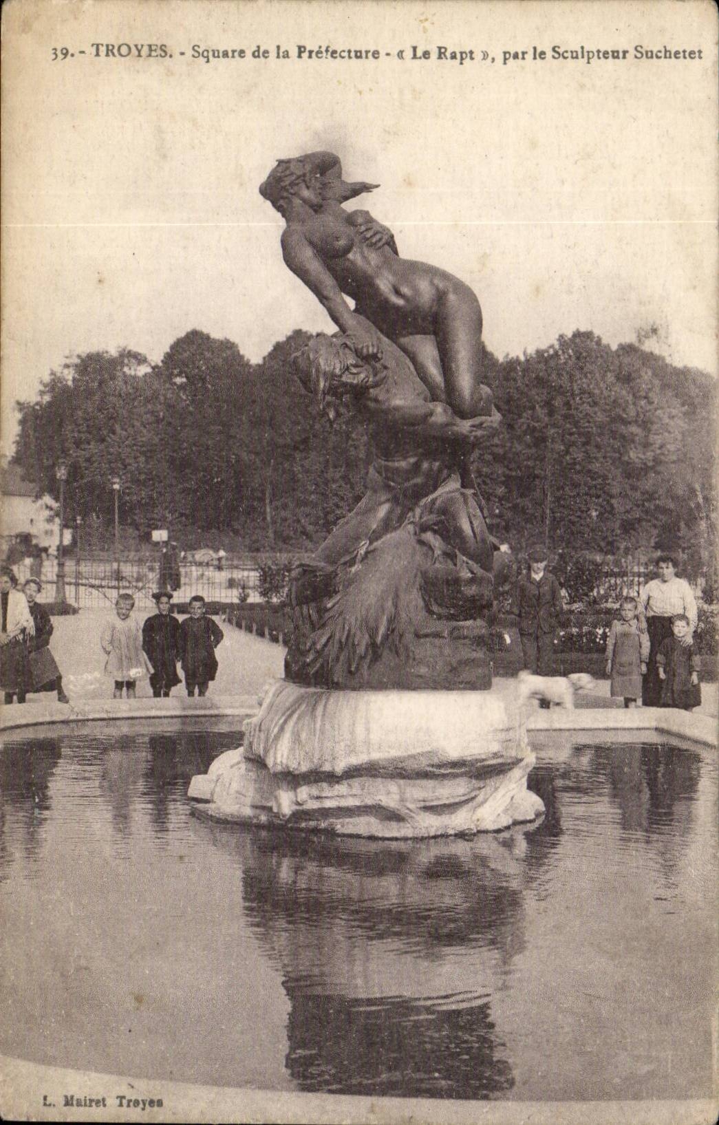 Troyes CPA Public garden of the prefecture and Statue the Abduction by Suchetet