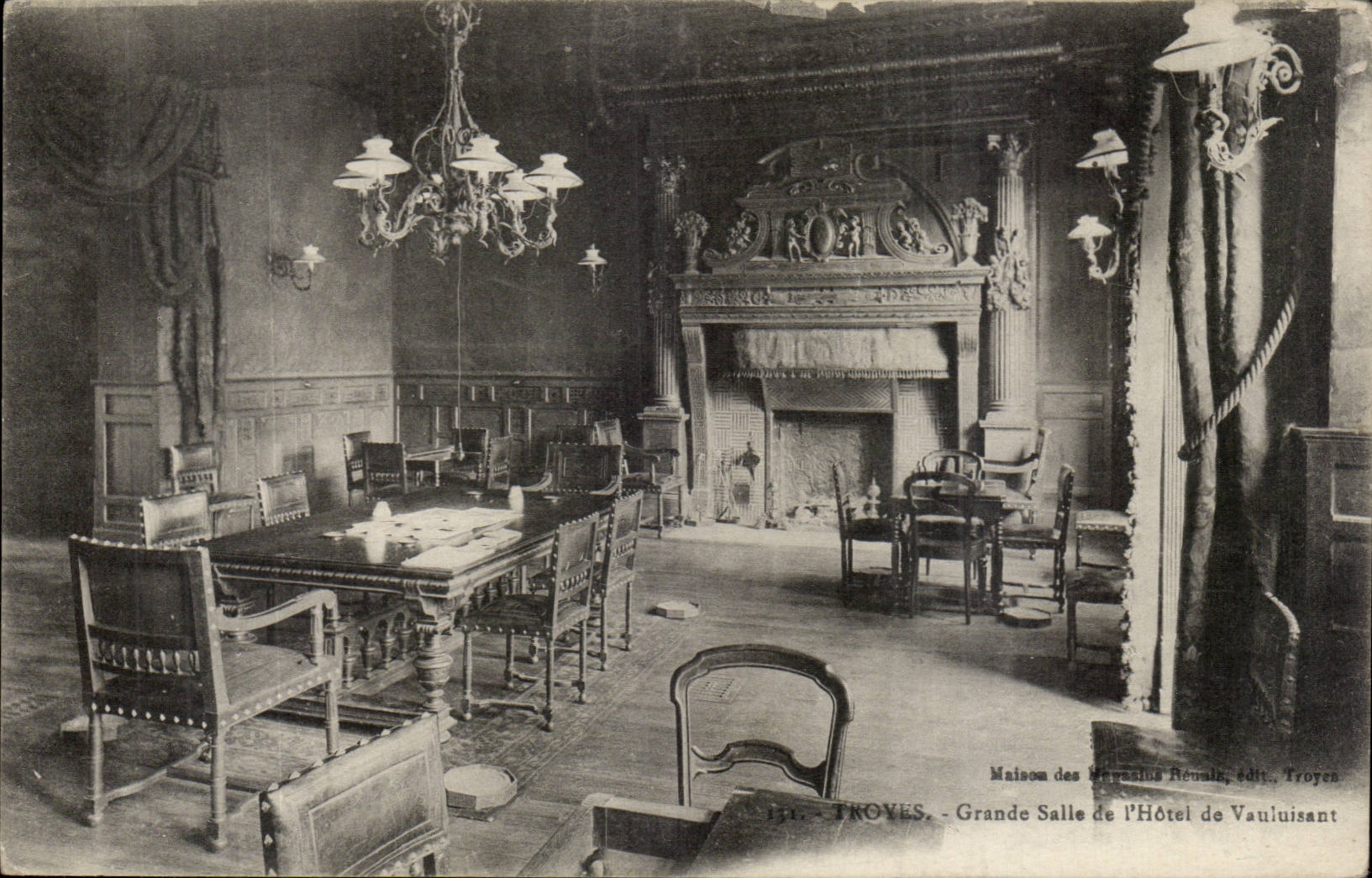 Troyes CPA Big room of the hotel of Vauluisant