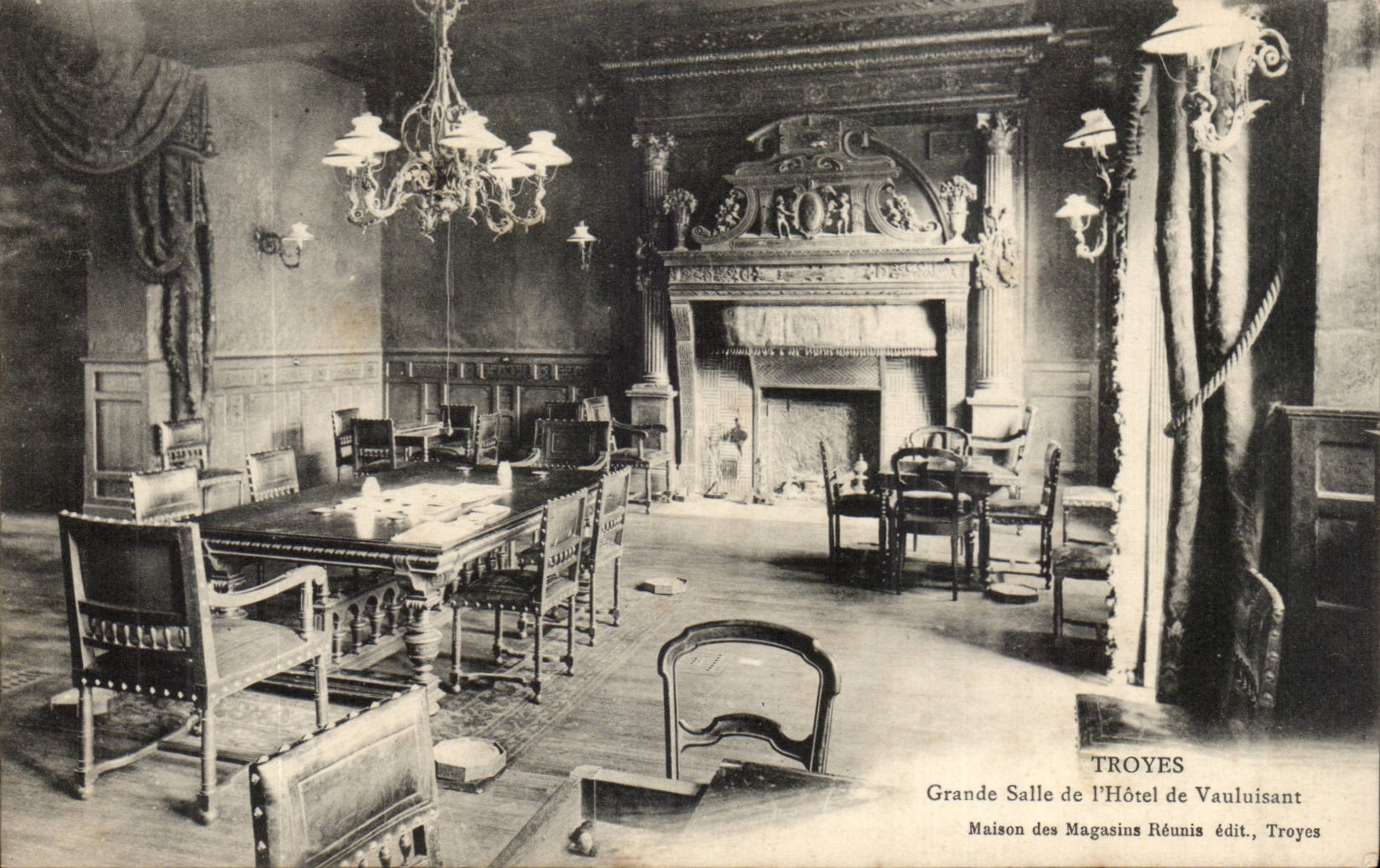 Troyes CPA Big room of the hotel of Vauluisant