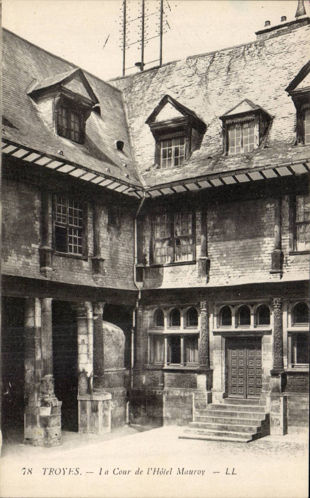 TRoyes CPA court of the Mauroy hotel