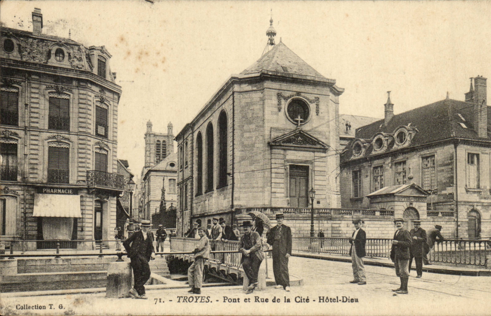 TRoyes CPA Bridge and street of the ISCED Hotel God