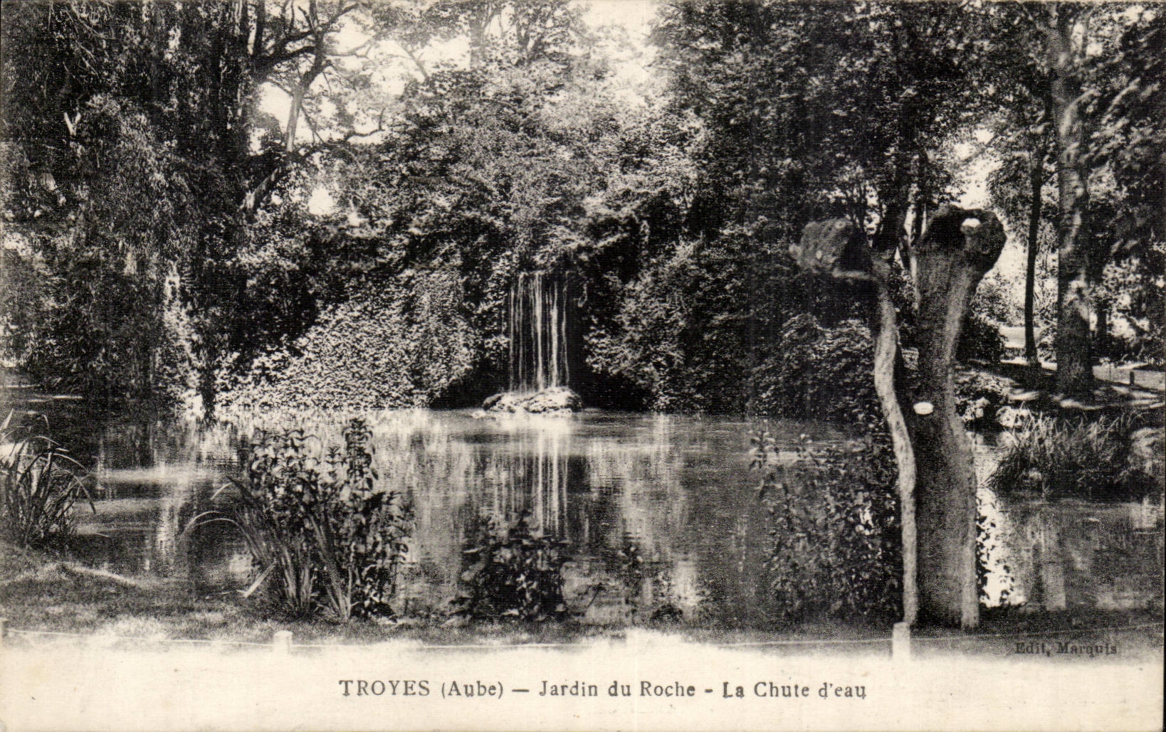 TRoyes CPA Jardin of the rock Falls of water