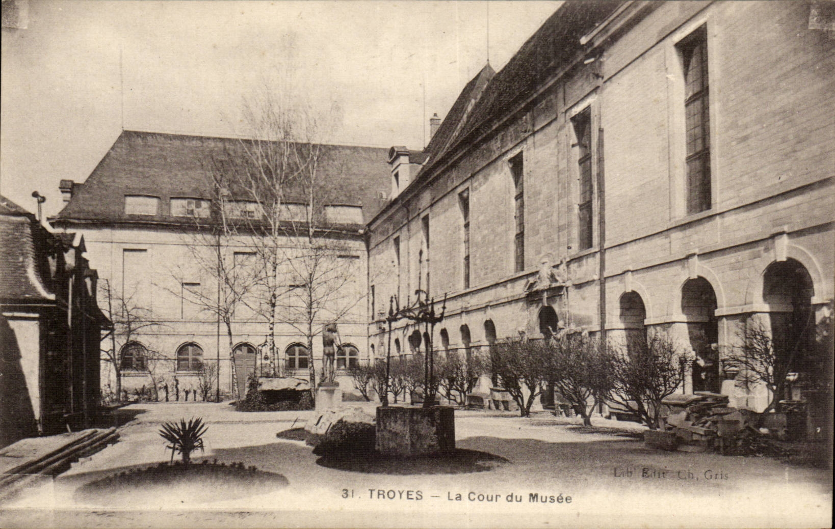 TRoyes CPA court of the museum