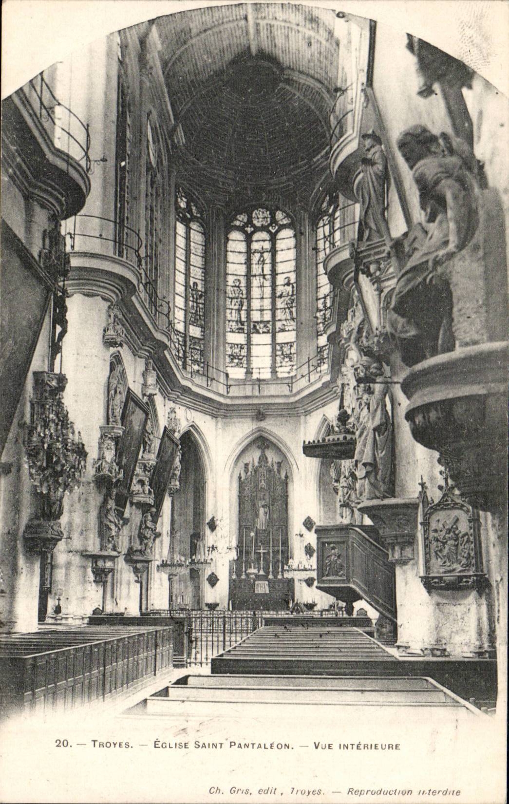 Interior TRoyes CPA of the church Saint Pantaleon
