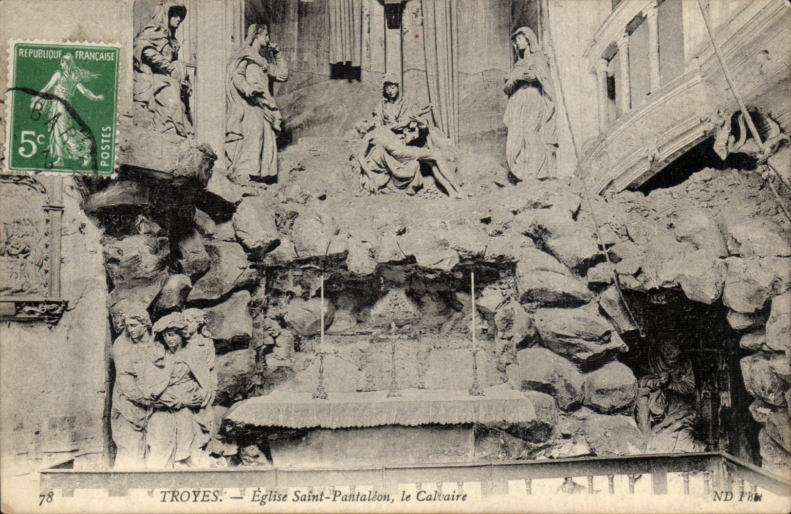 Interior TRoyes CPA of the church Saint Pantaleon the martyrdom