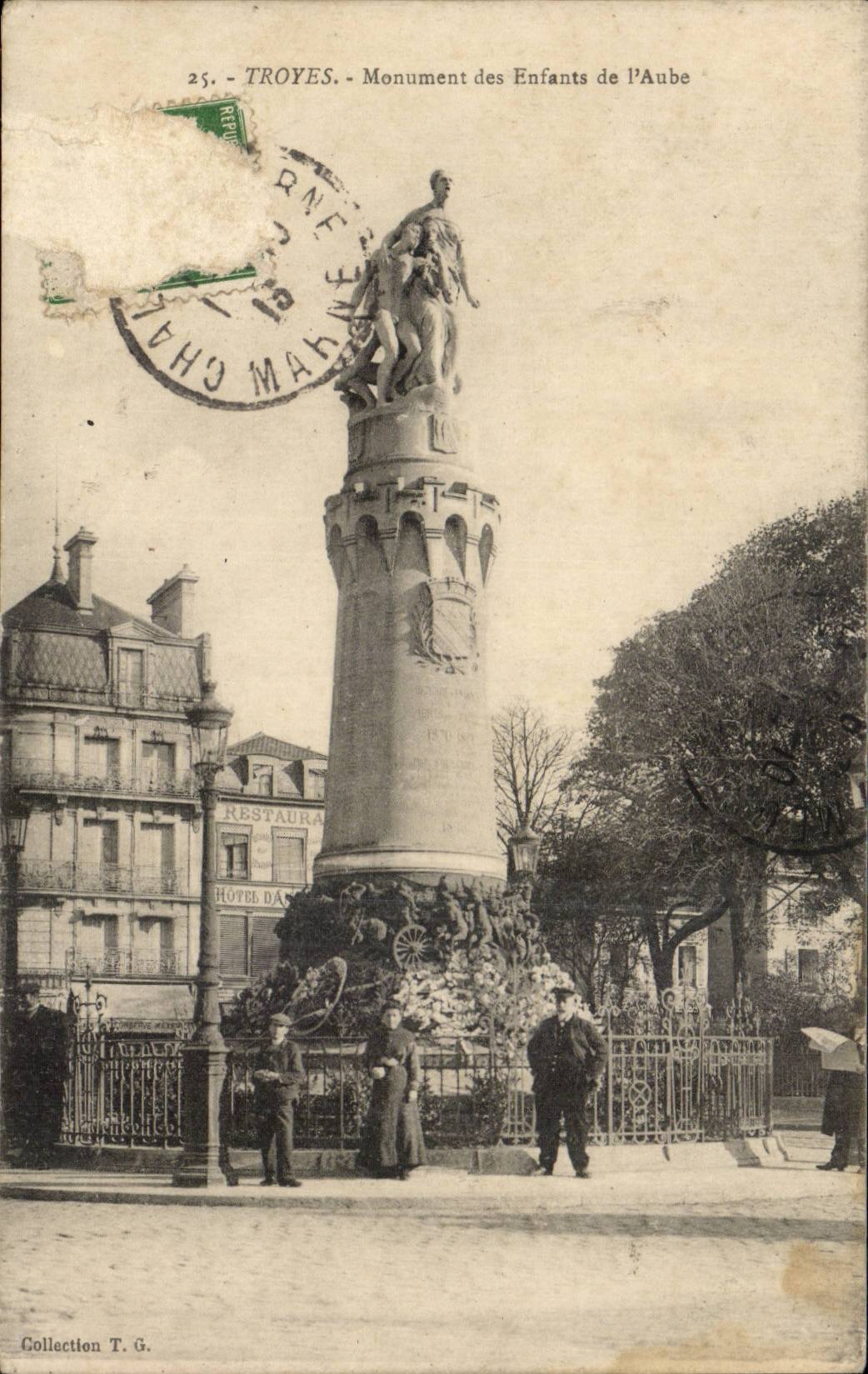 TRoyes CPA Monument of the children of the paddle
