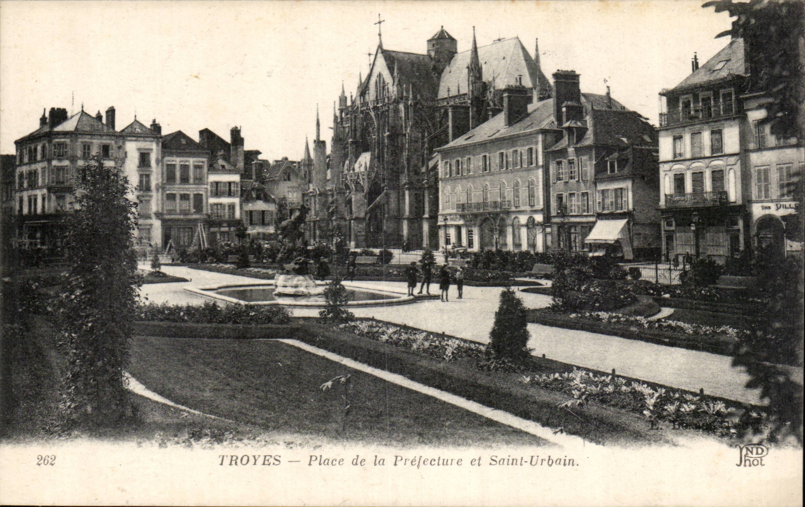 TRoyes CPA Public garden of the prefecture Church St Urbain