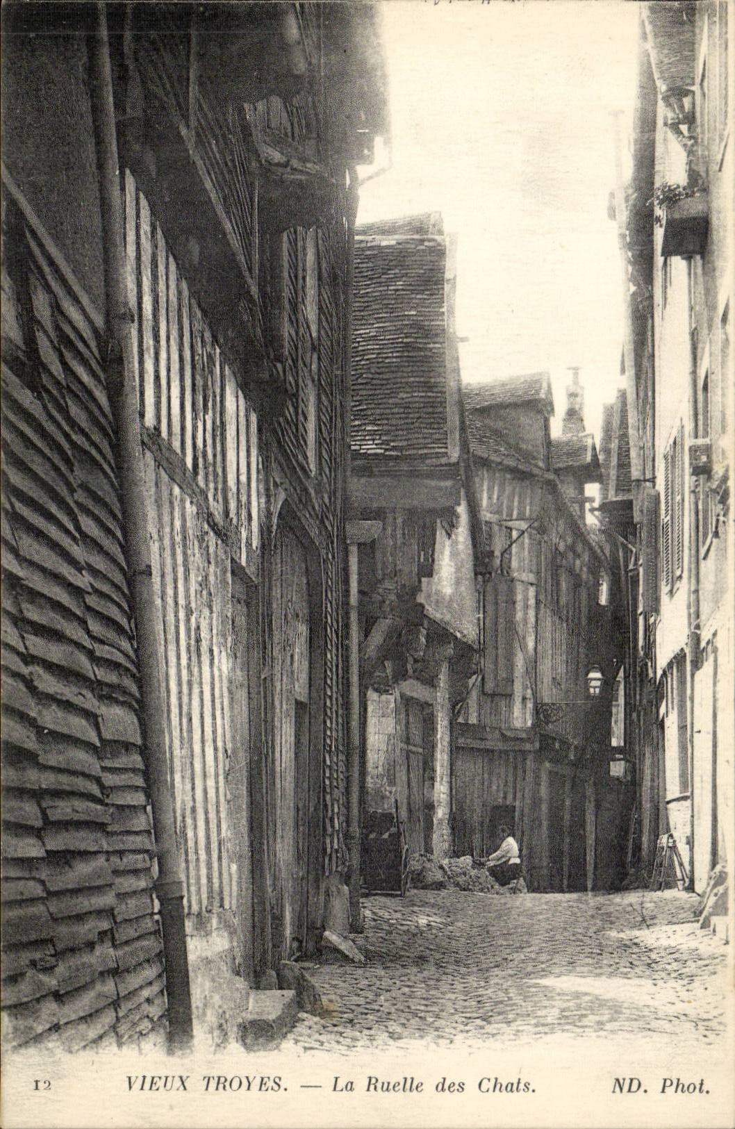 Troyes CPA Lane of the cats