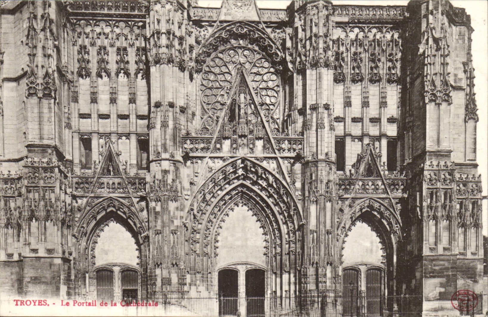 TRoyes CPA the gate of the cathedral