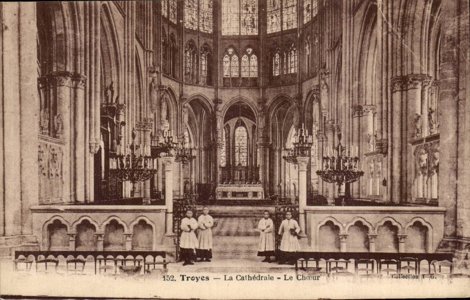 TRoyes CPA the cathedral chorus