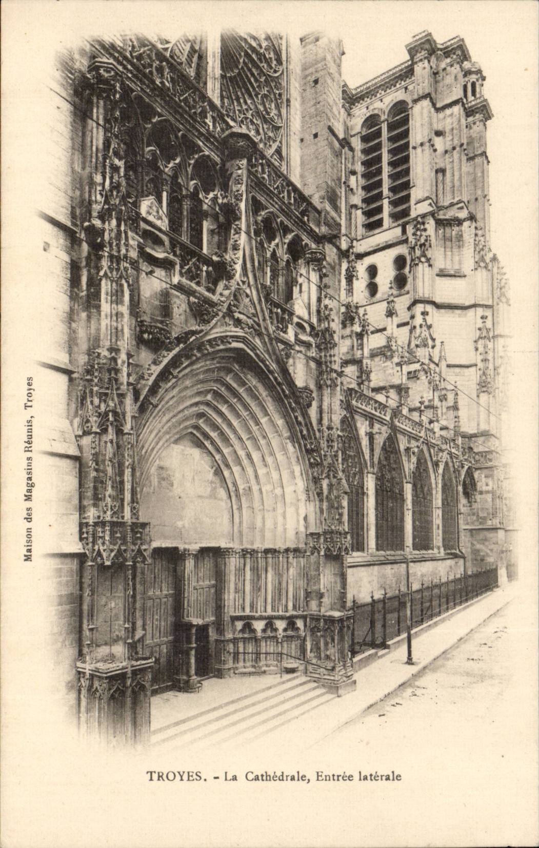 TRoyes CPA the cathedral Entrance side