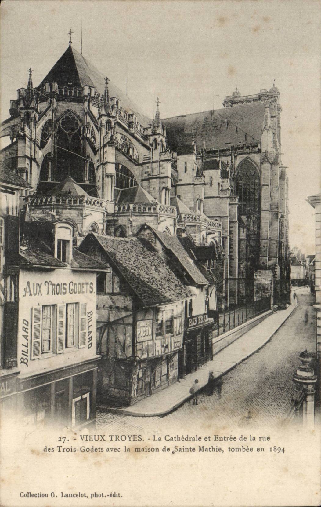 Old man Troyes CPA the cathedral and Entering of the street of the Three Cups with the house of Sainte Mathie tombee in 1894