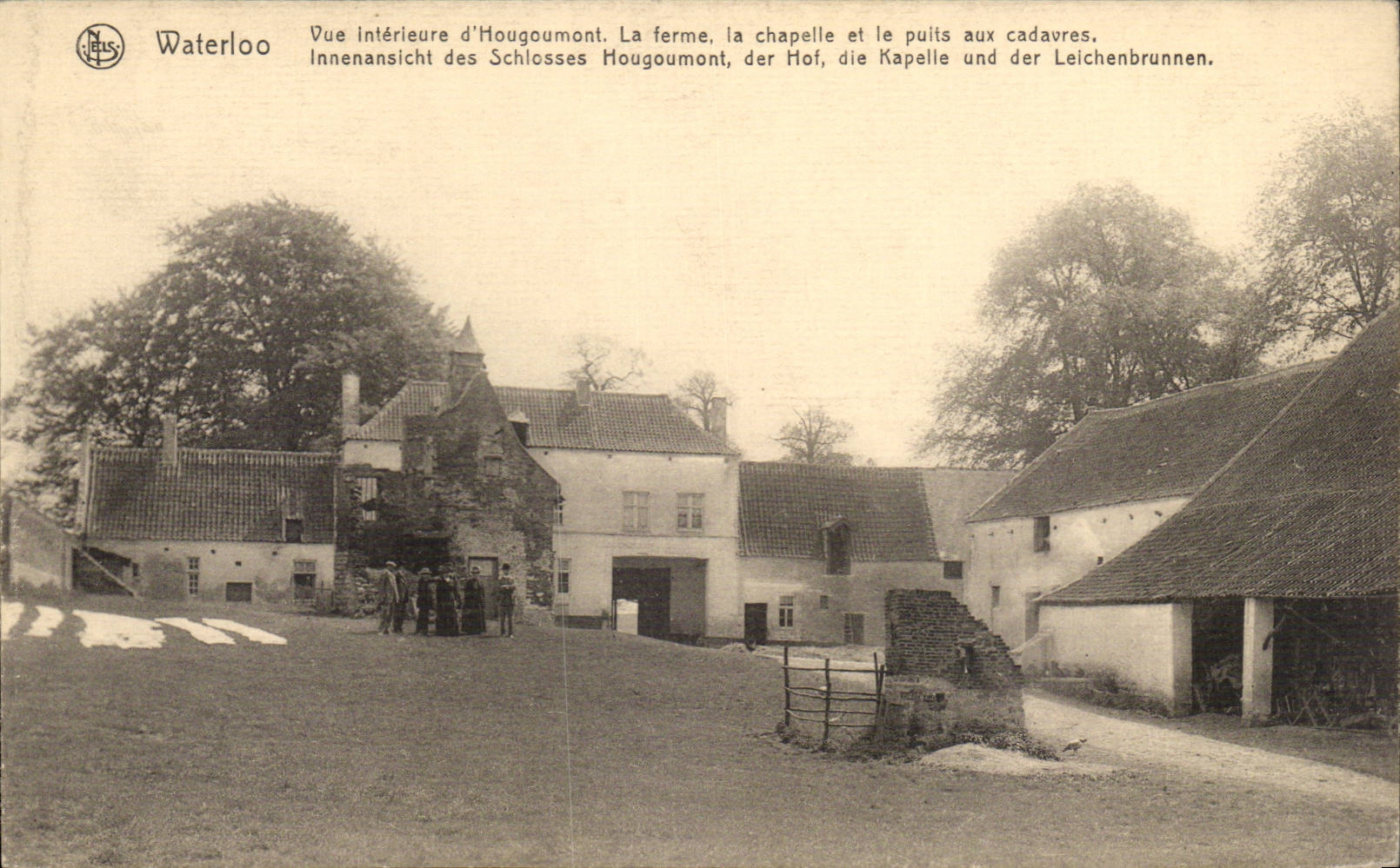 Belgie Belgique CPA Waterloo Vue interieure d'Hougoumont La chapelle et le puits aux cadavres