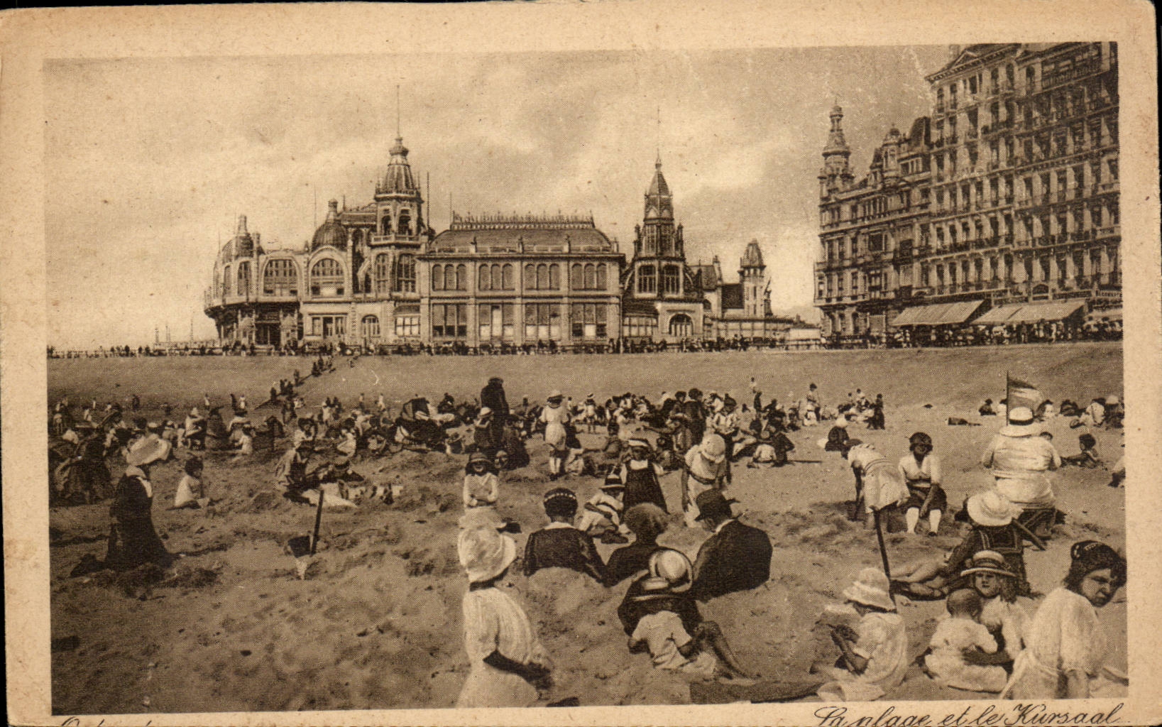 CPA Belgium Ostend the beach and Kursaal