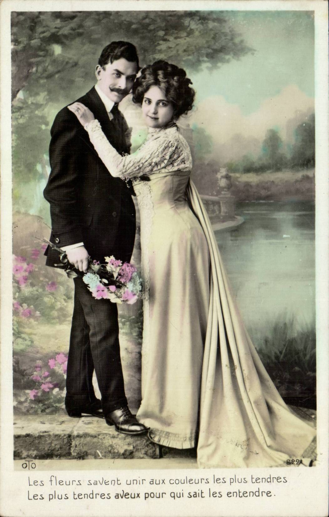 Fantaisie - Couple - Les fleurs savent unir aux couleurs les plus tendres - CPA