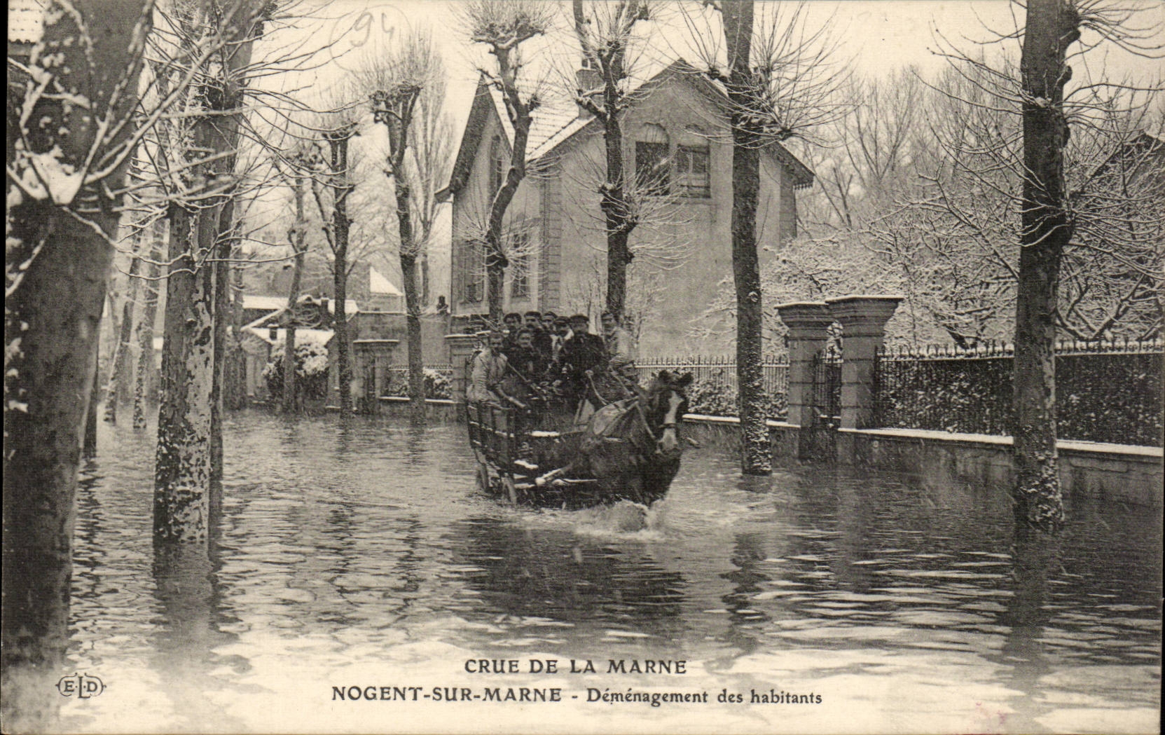 Nogent on the Raw Marne CPA of the Seine Removal of the inhabitants 1910