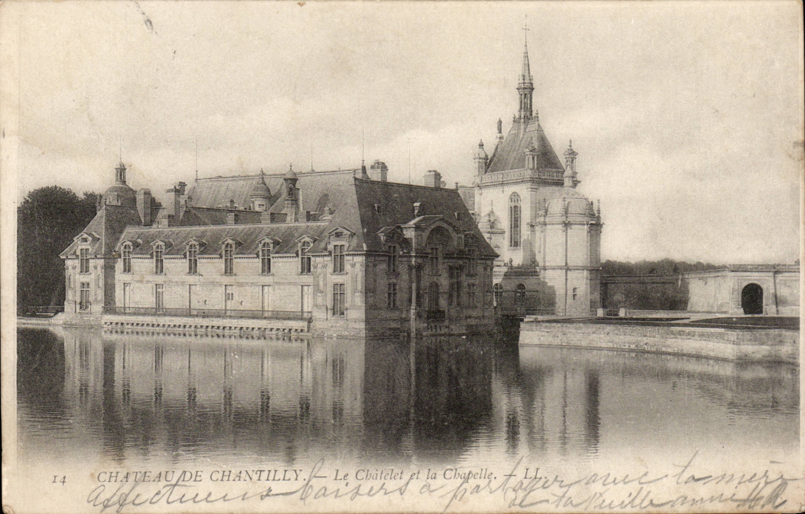 CPA Castle of Chantilly Cahtelet and the vault