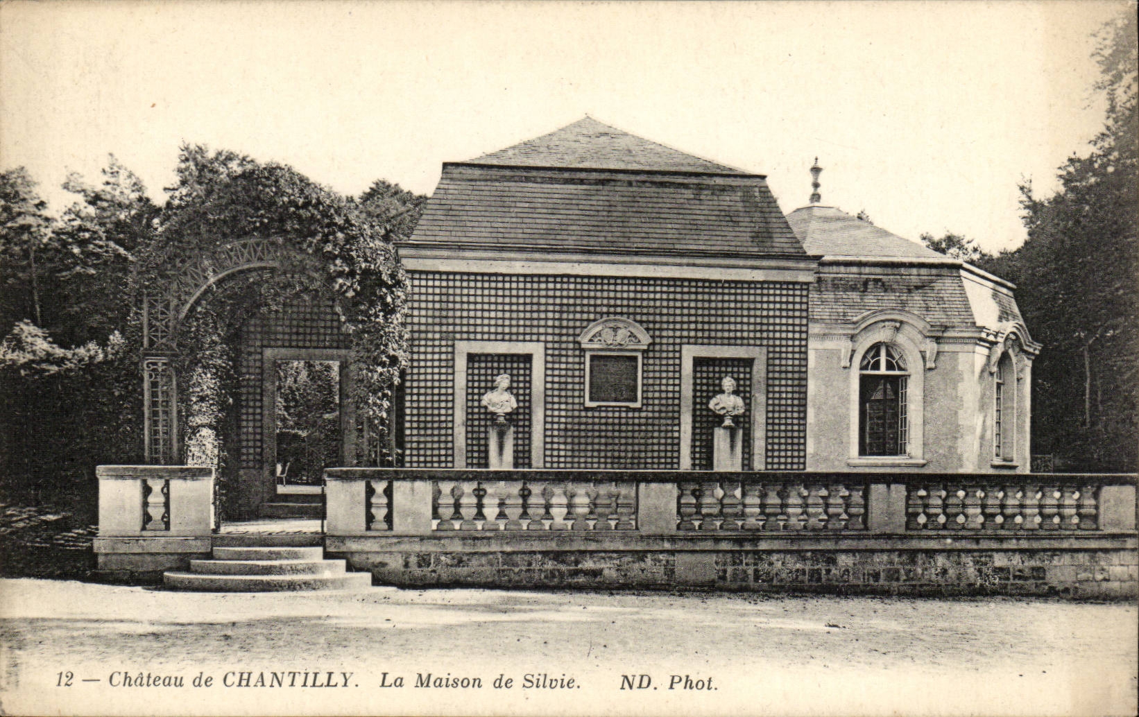 CPA Castle of Chantilly the house of Silvie