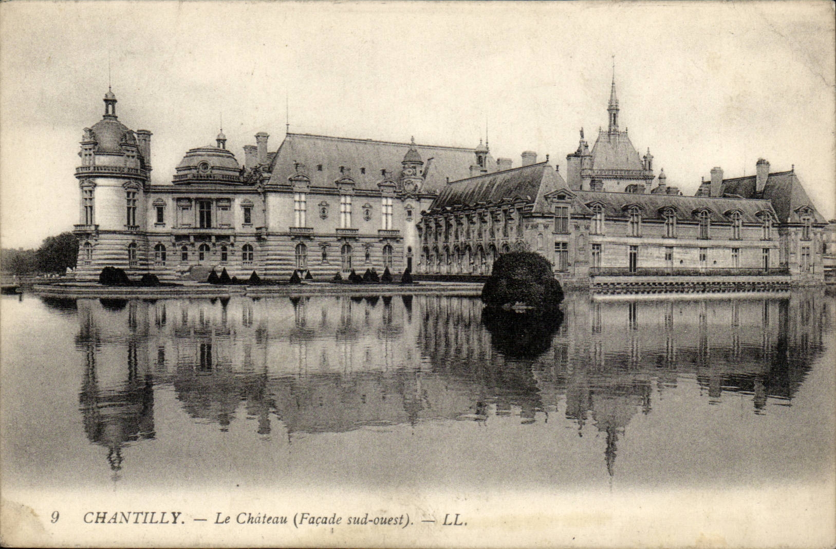 CPA Castle of Chantilly the castle (western southern frontage)