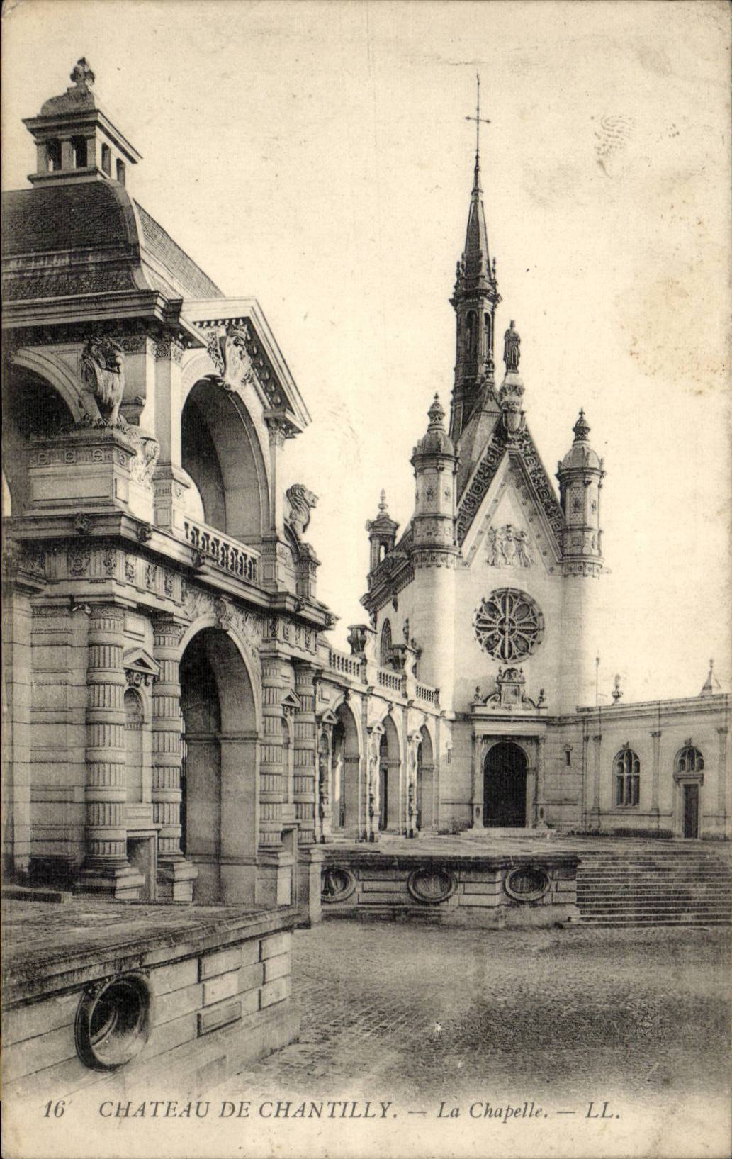 CPA Castle of Chantilly the vault