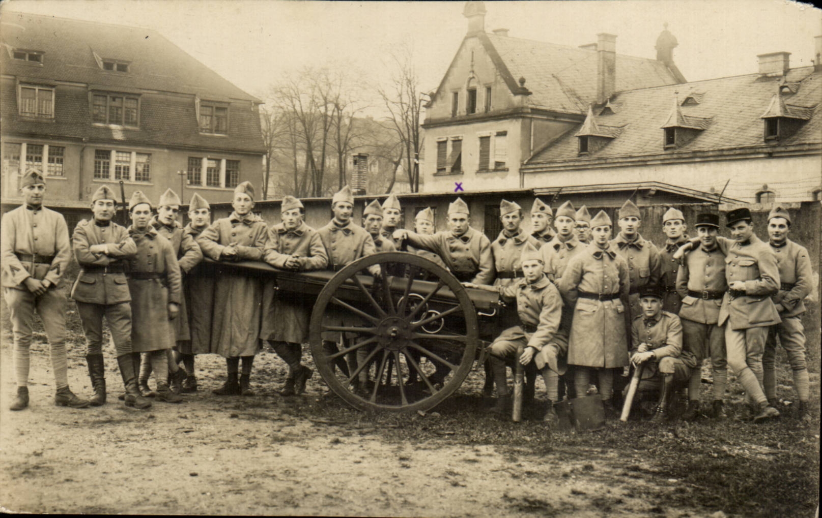 Real photo Militaria Regiment Gun