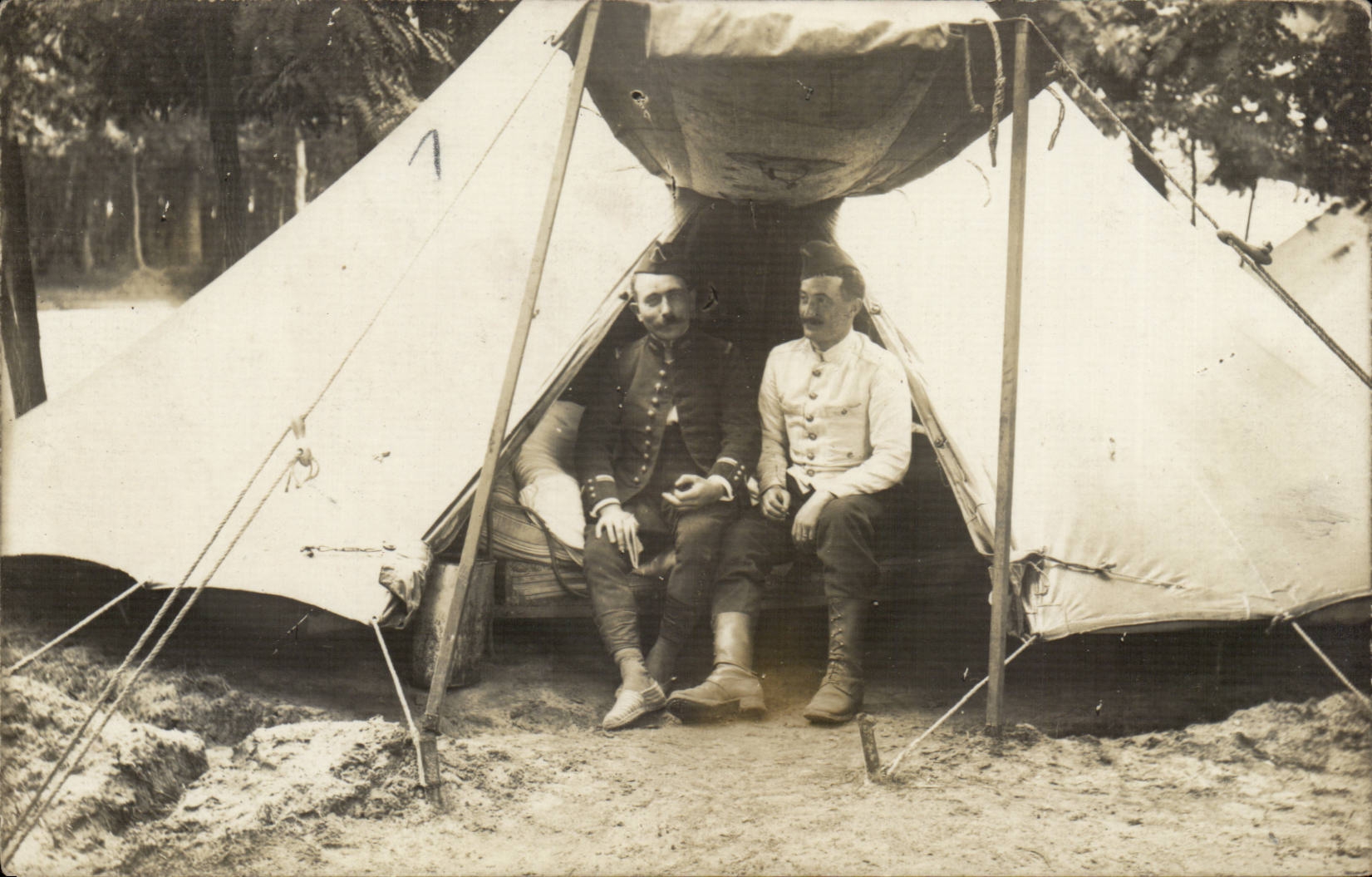 Real photo Soldiers under the tent militaria