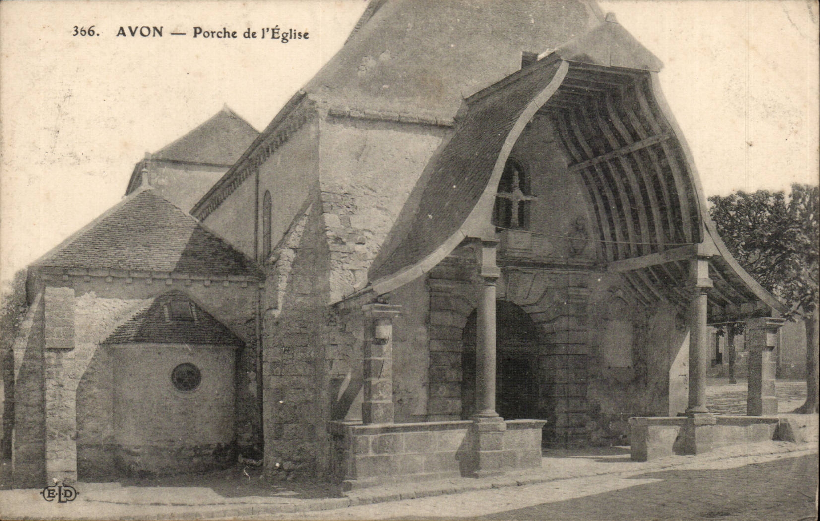 Avon - Porch of the Church - CPA