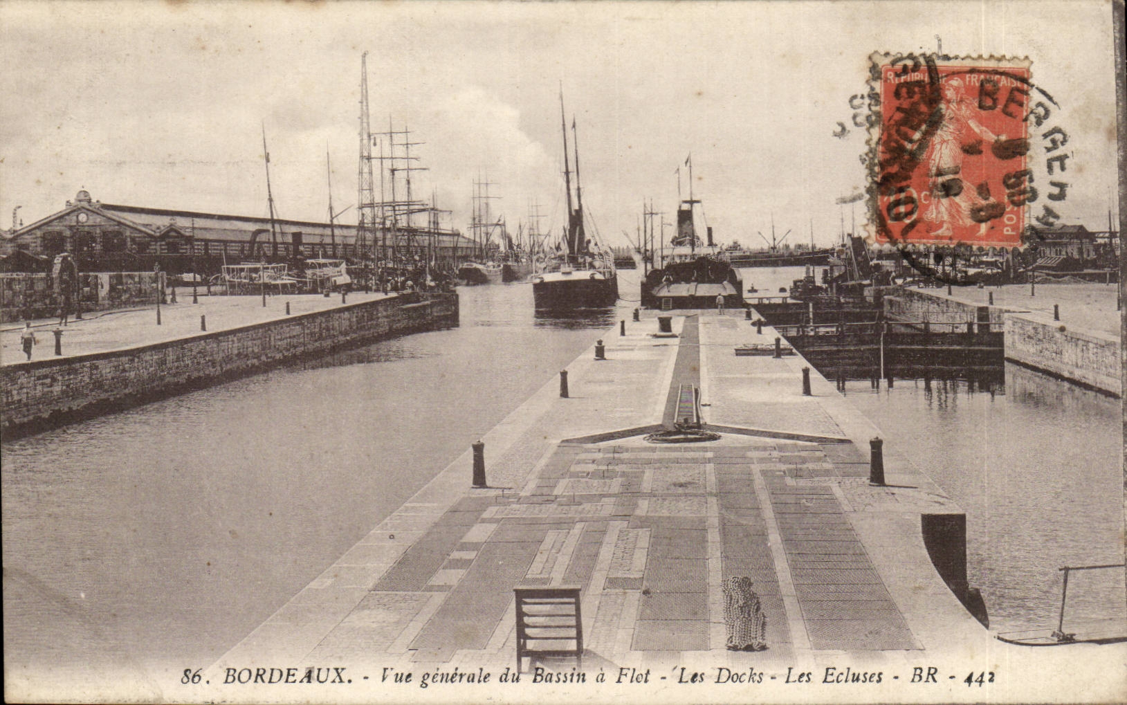 Bordeaux - View of the Wet dock - Docks - Locks - CPA