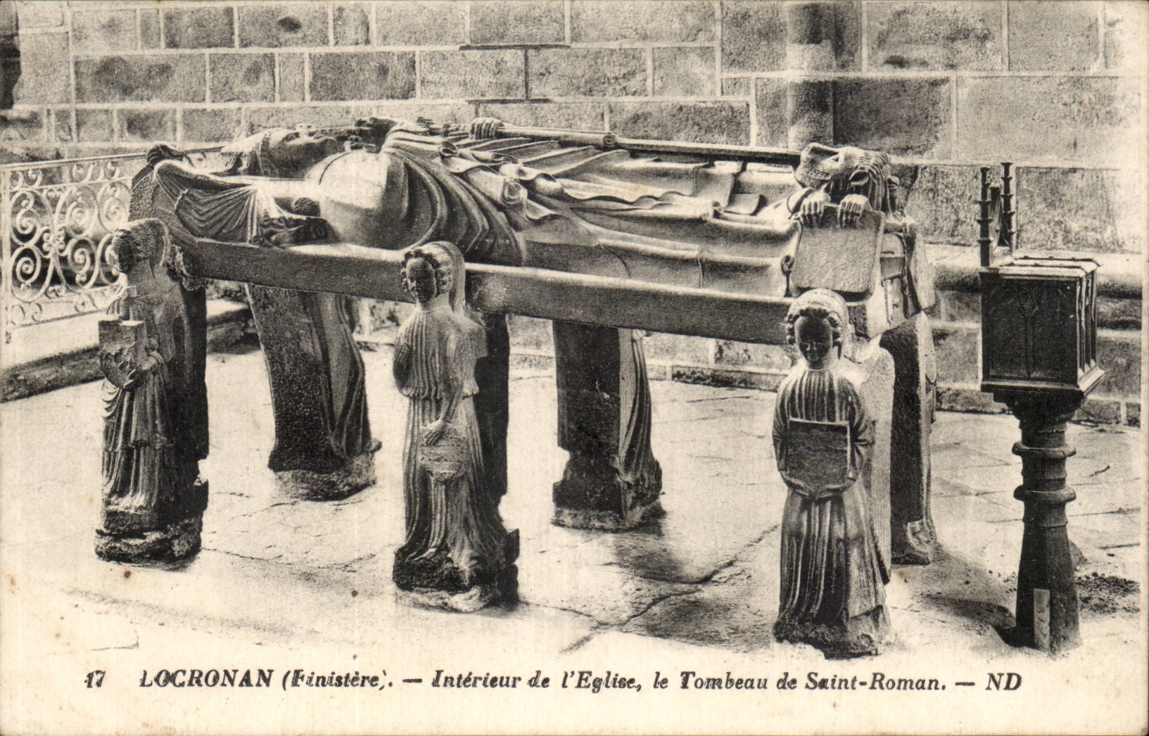 Locronan - Interior of the Church the Tomb of Saint Romance - CPA
