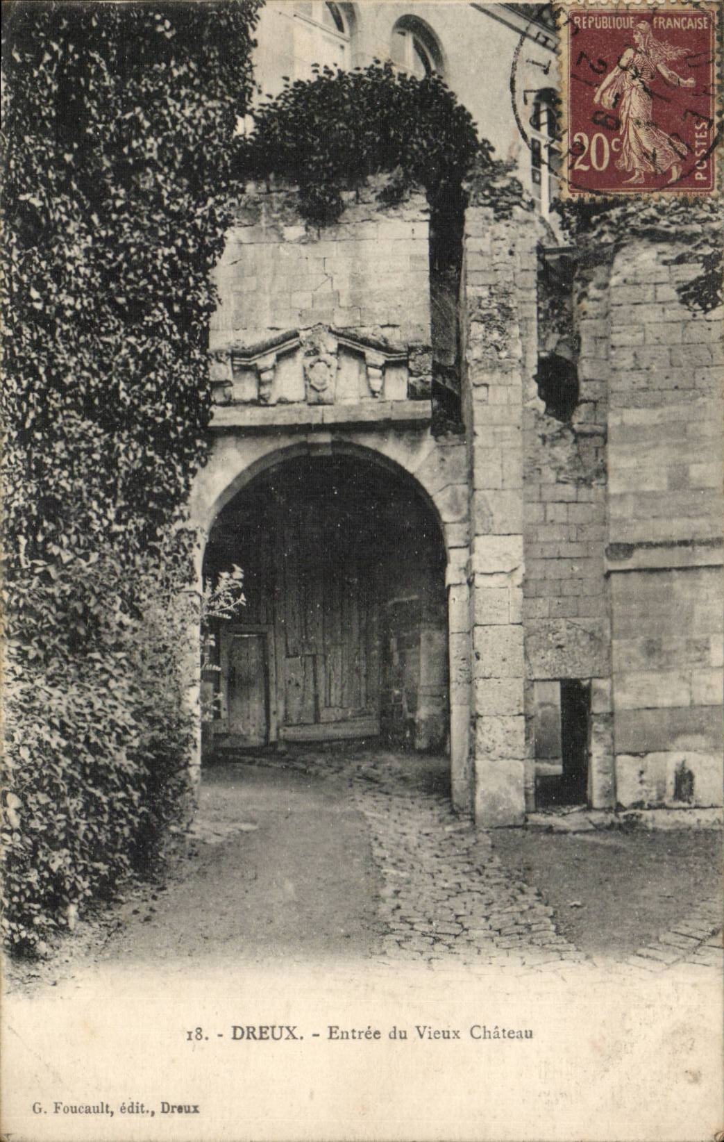Dreux CPA Entrance of the old castle