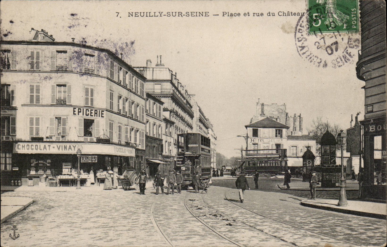Neuilly sur Seine CPA Place et rue du chateau (tramway)