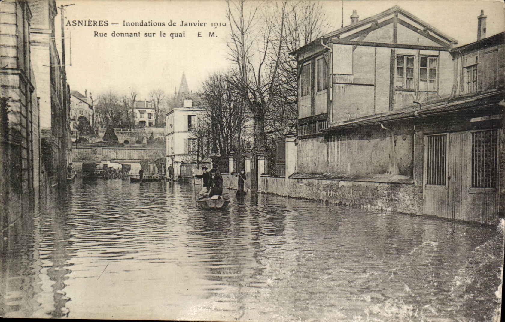 Asnieres CPA Floods of January 1910 Street giving on the quay