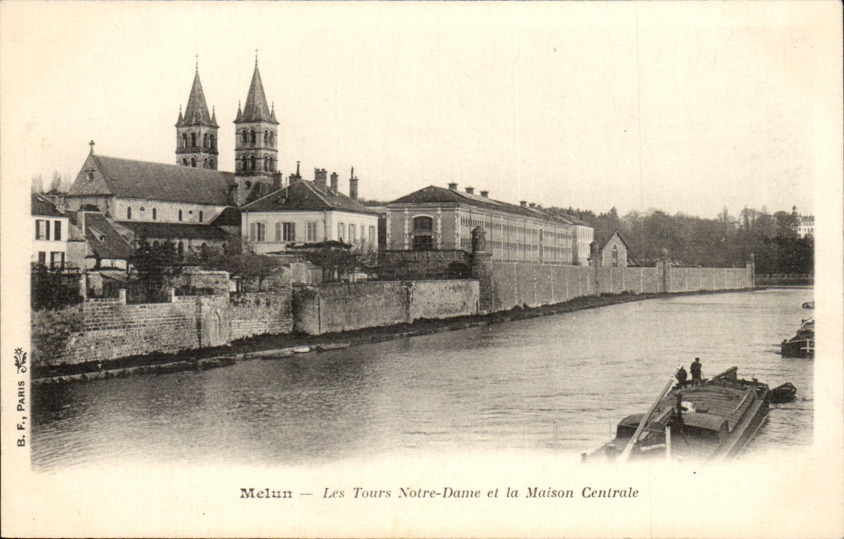 Melun CPA the Notre Dame Tours and the central house
