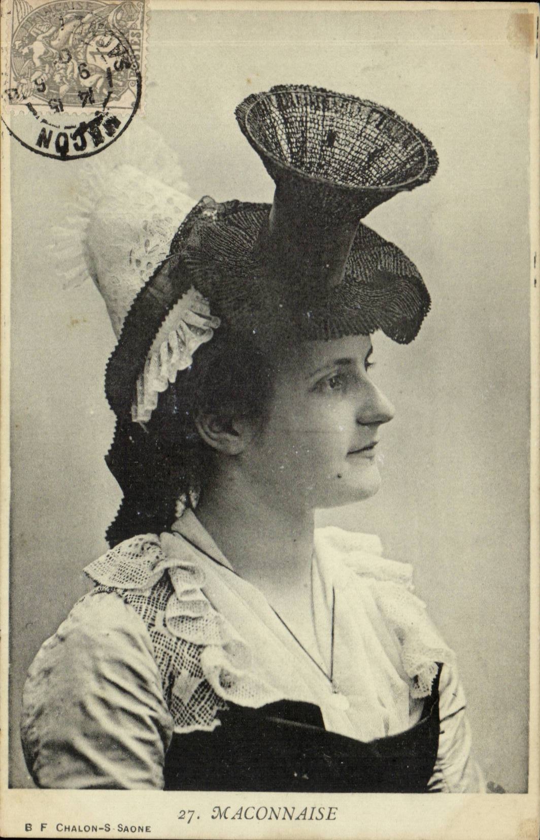 CPA Maconnaise (folklore caps woman)