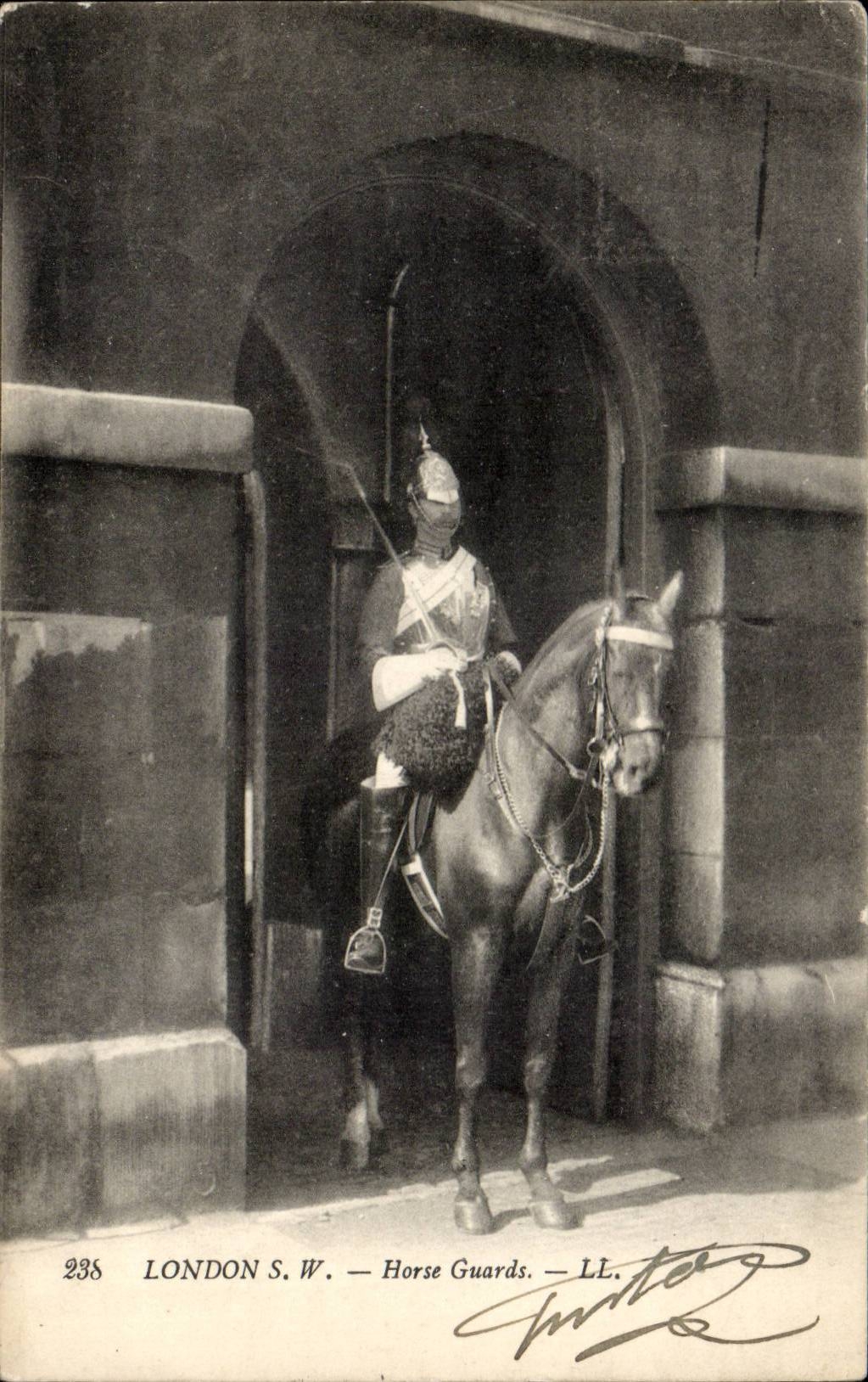 Drache des Pferdenschutzes Konigreich-Grossbritannien CPA London London 'zur Rustung)