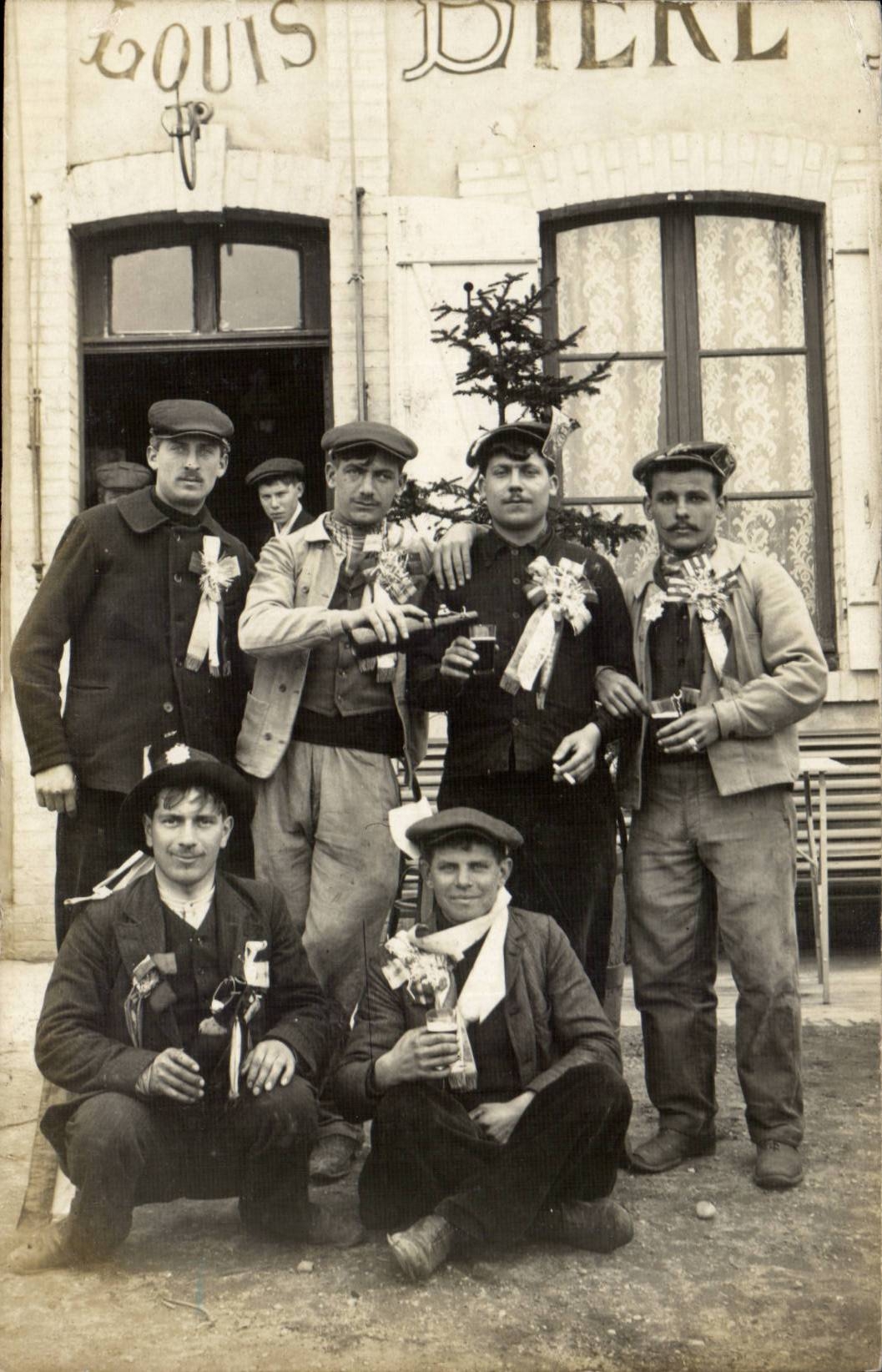 Real photo Militaria Louis Soldiers With the bar