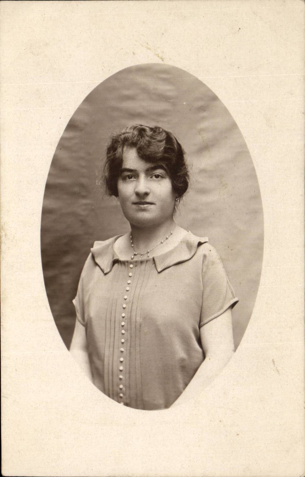 Real photo Femme has Fresnay on the Sarthe