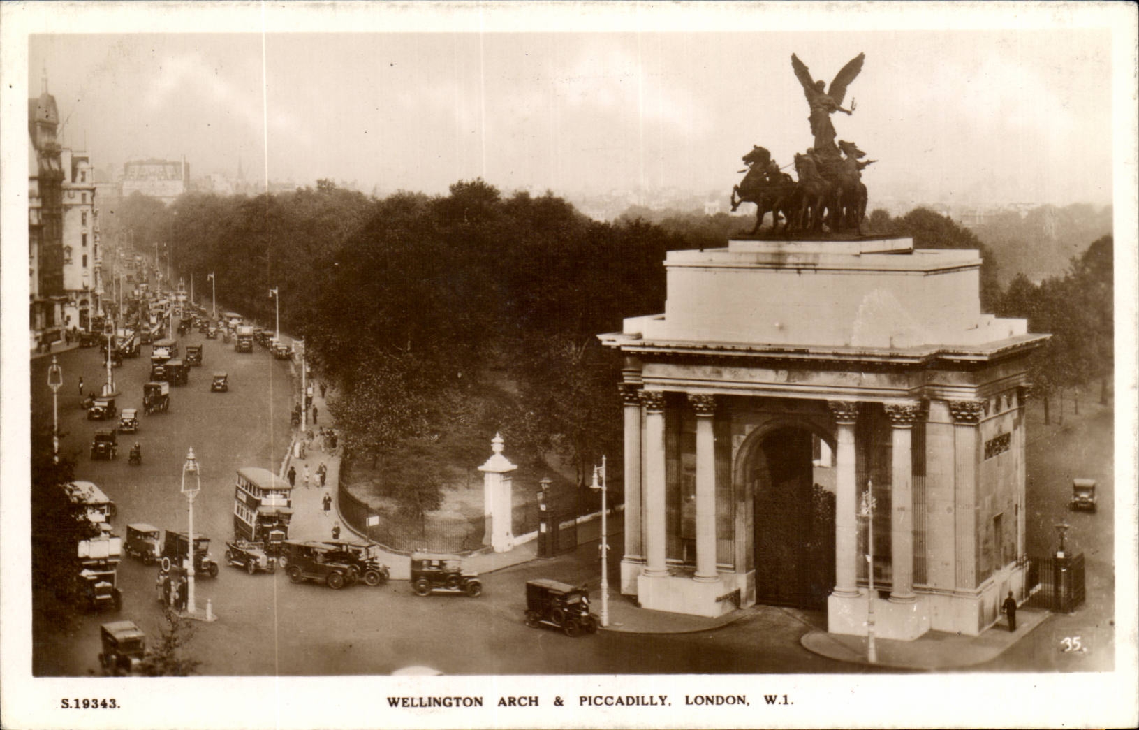 England - England - London - London - Welington Arch and Piccadily - CPA