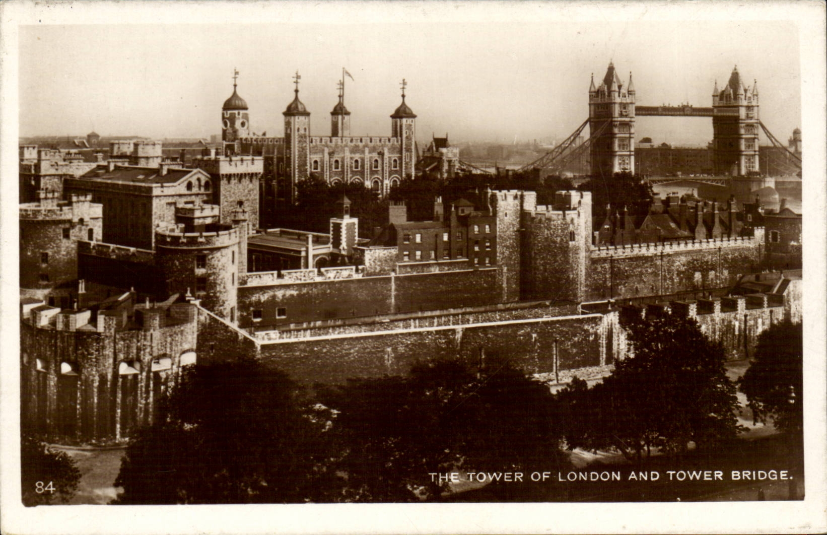 England - England - London - London - The Tower off London and Tower Bridge - CPA
