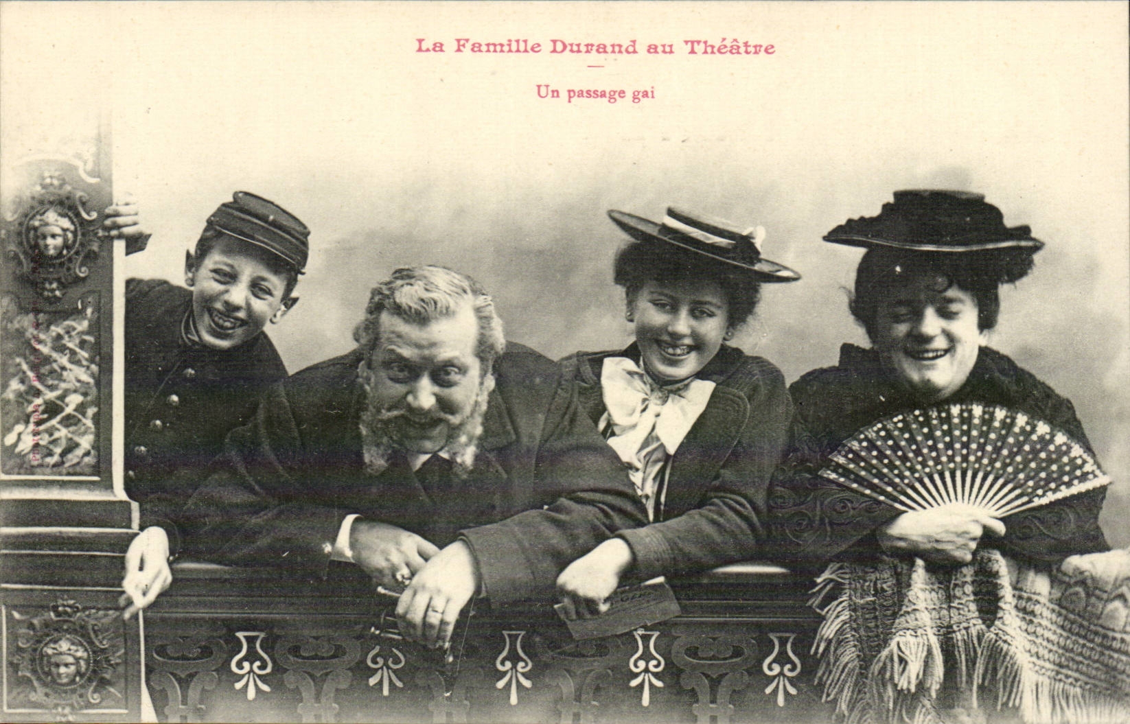 CPA Fantaisie humour La famille Durand au theatre Un passage gai