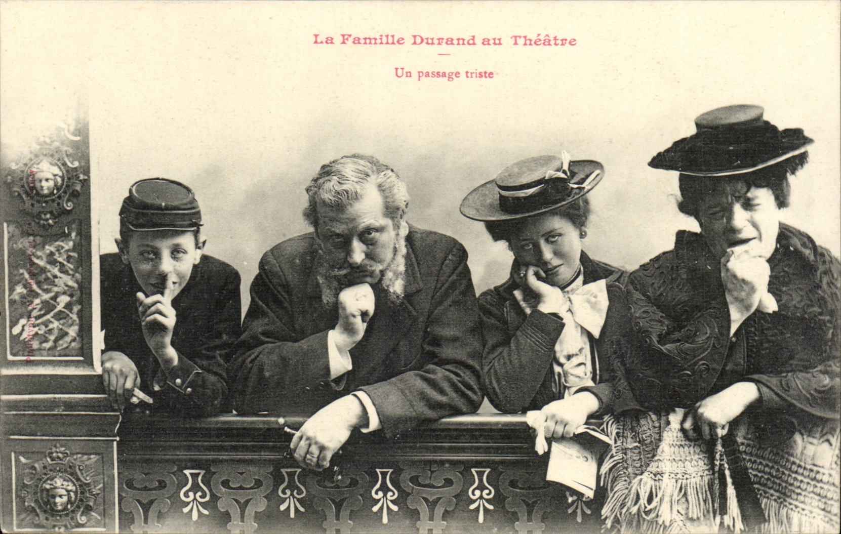 CPA Fantaisie humour La famille Durand au theatre un passage triste