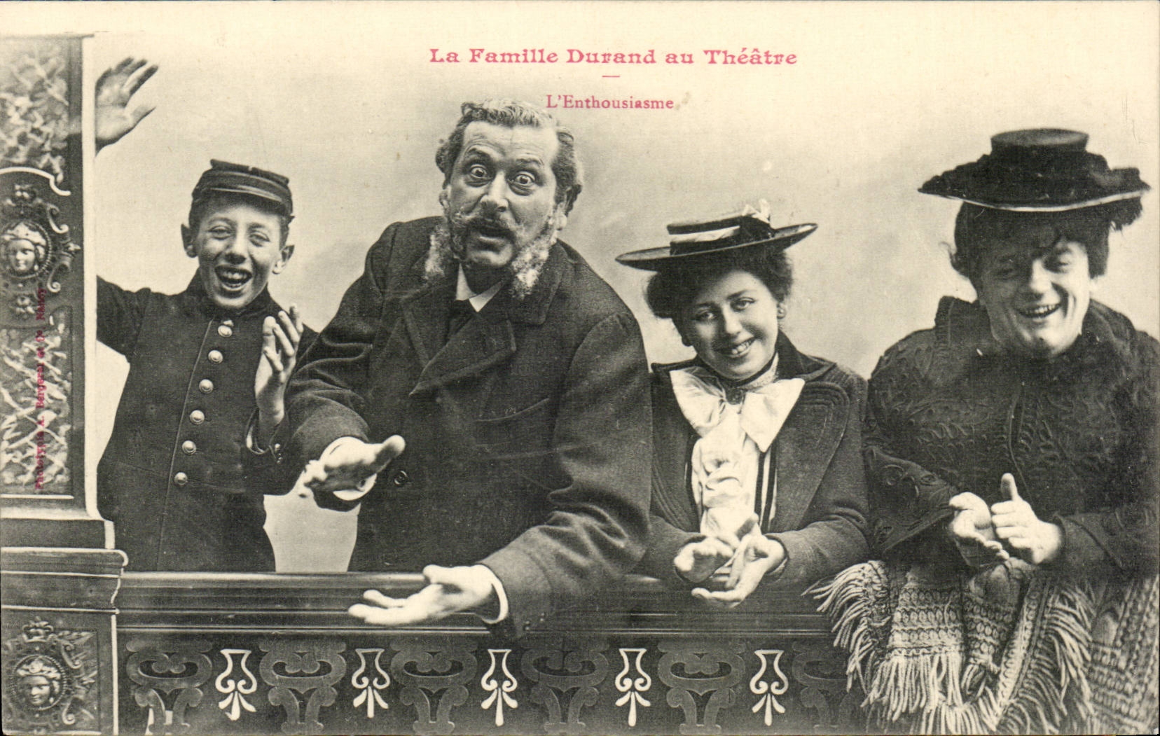 CPA Fantaisie humour La famille Durand au theatre L'enthousiasme