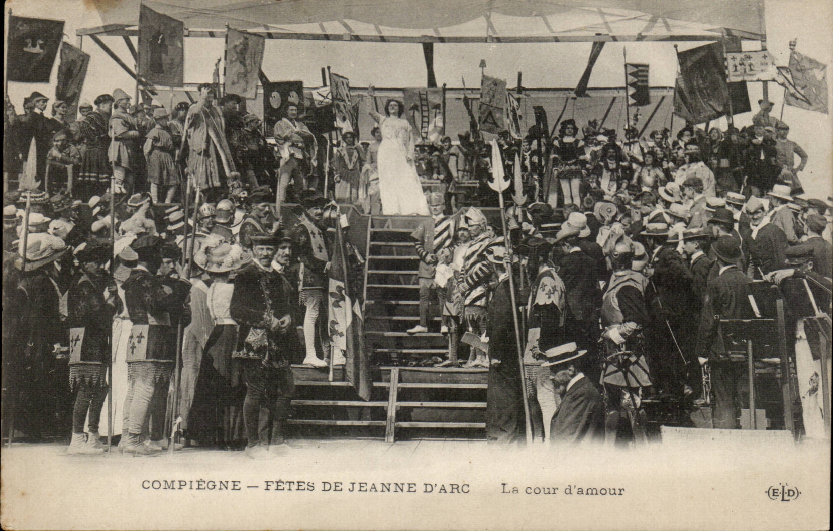 Compiegne CPA Festivals von Jeanne des Bogengerichtes der Liebe