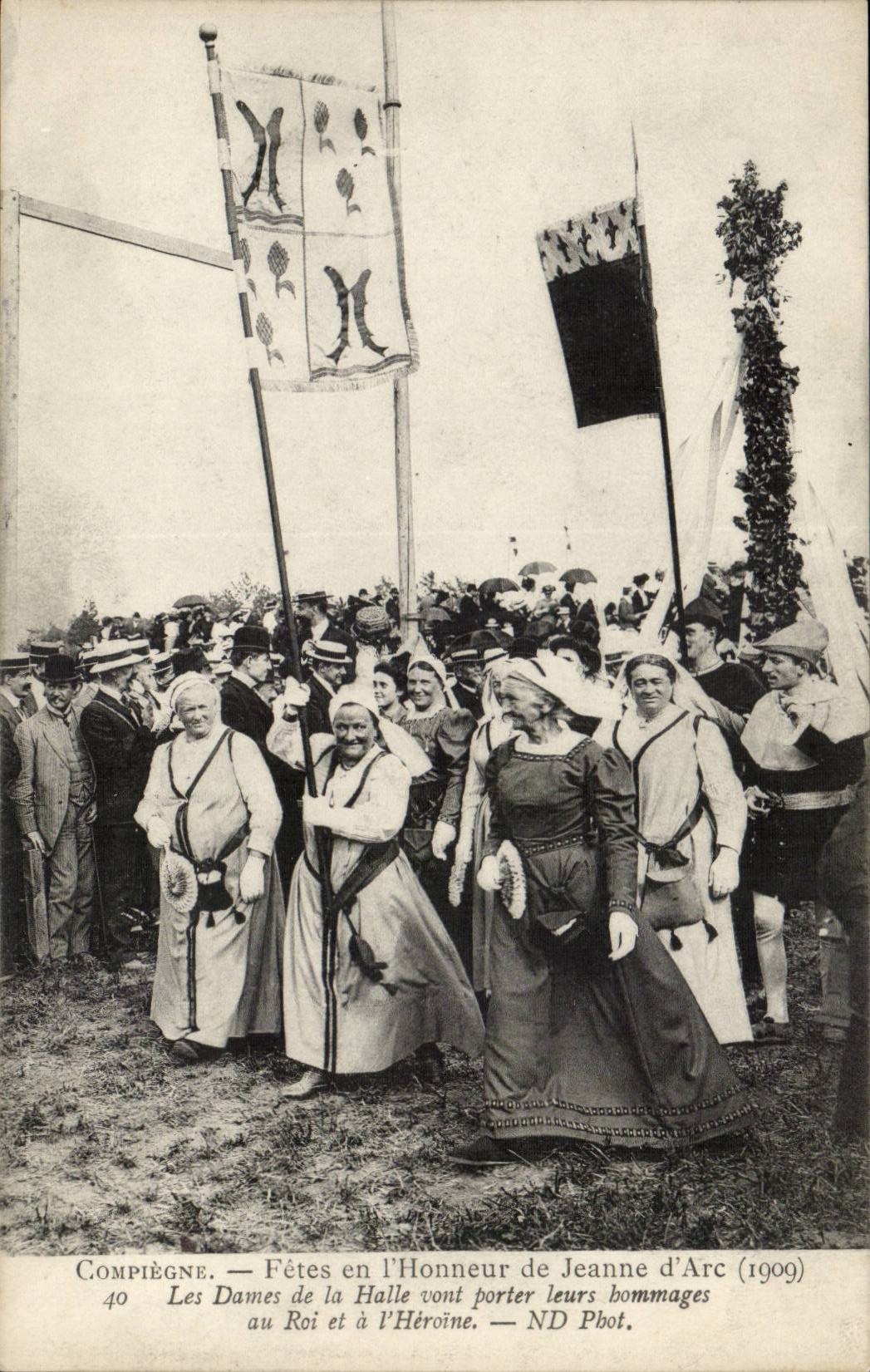 CPA Compiegne die Festivals von Jeanne des Bogens (1909) die Damen des Marktes tragt ihre Ehrerbietungen zum Konig und zum Heroin