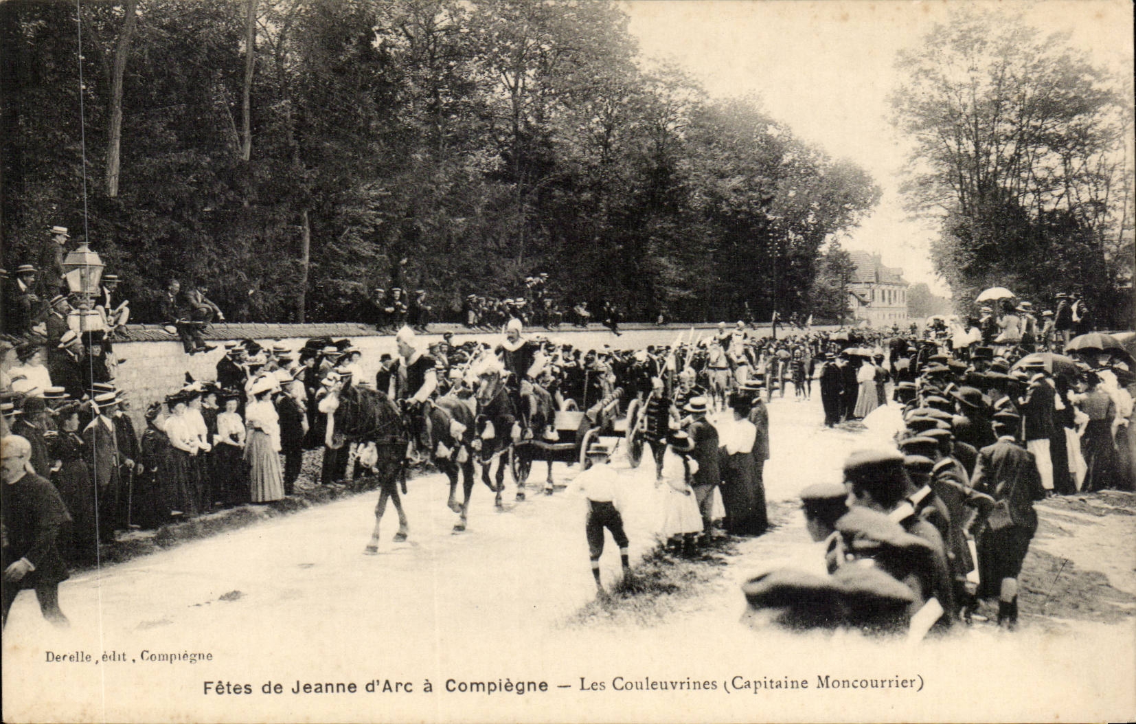 CPA Compiegne Festivals von Jeanne des Bogens Couleuvrines (Moncourrier Kapitan) schiesst