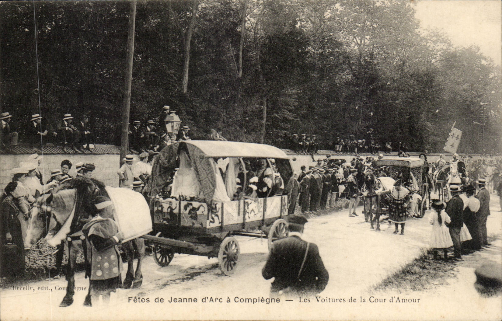 CPA Compiegne Festivals von Jeanne der Bogenautos des Gerichtes der Liebe